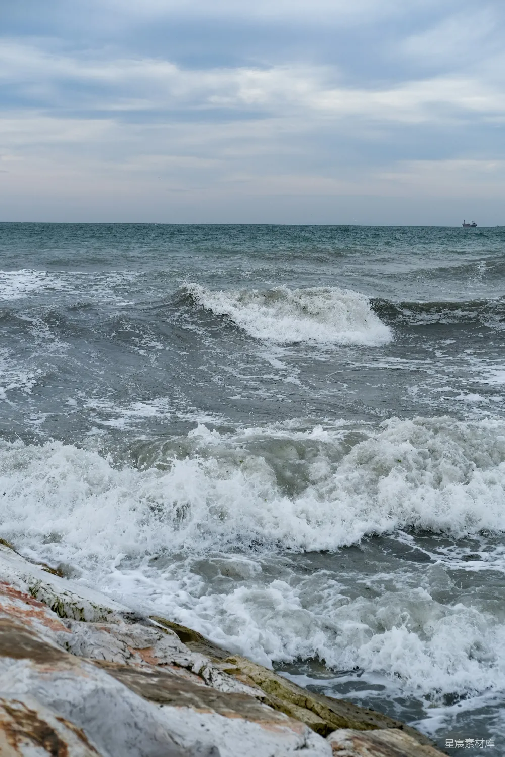 高清摄影 海浪 岩石 自然景观 海洋 宁静 海浪拍打岩石
