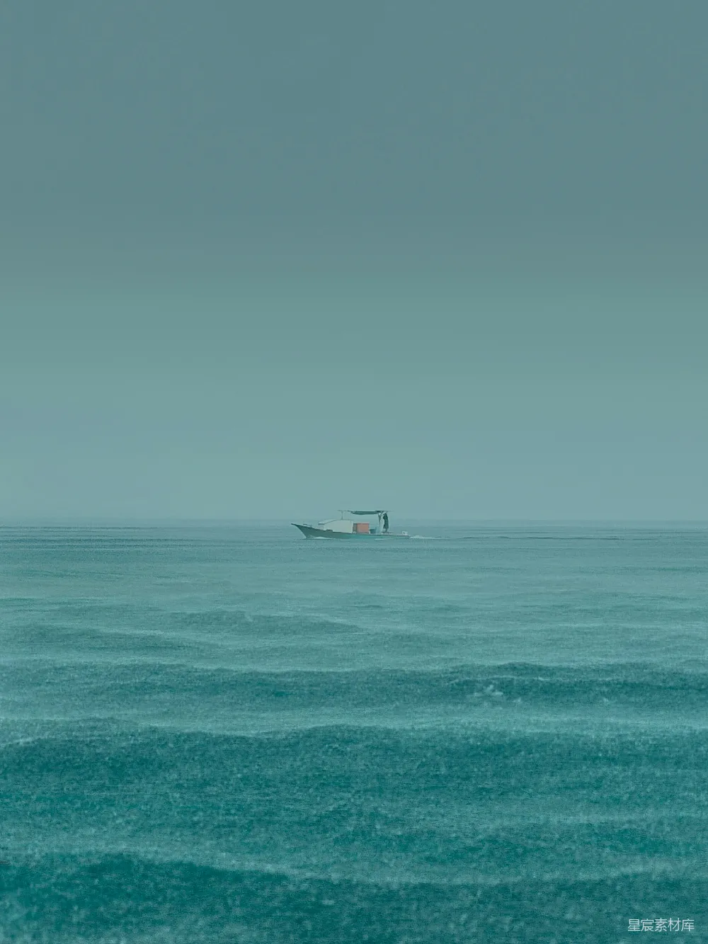 高清摄影 海洋 孤独 平静 远景 自然 孤舟远航