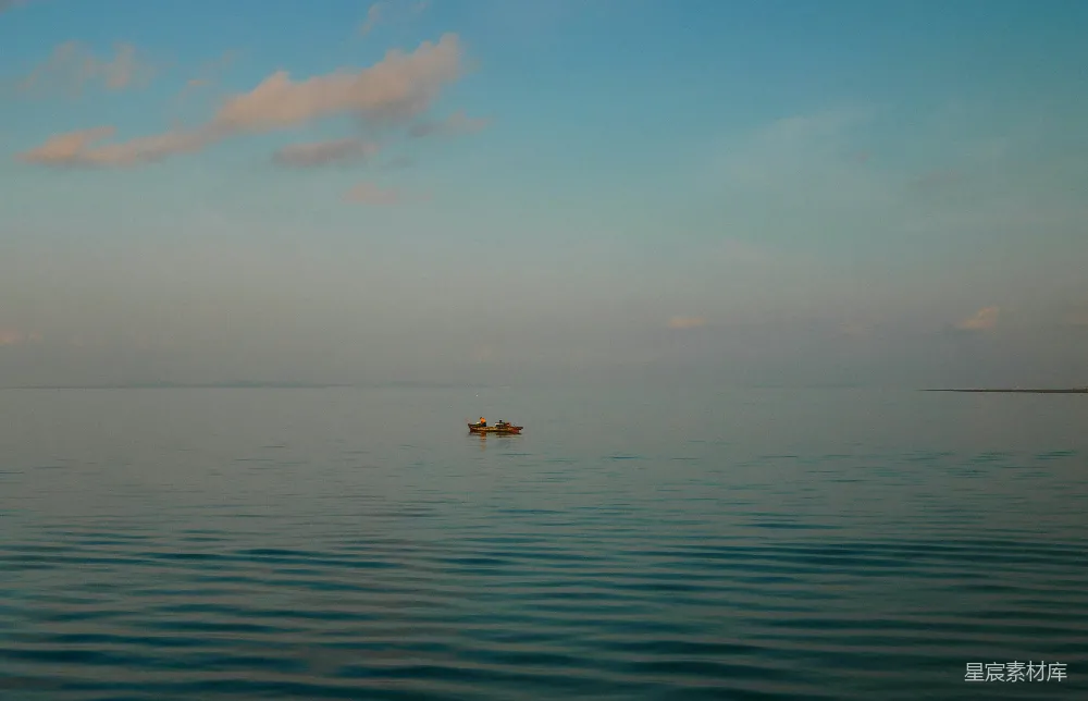高清摄影 海景 宁静 孤独 小船 自然 宁静的海景与孤独的小船