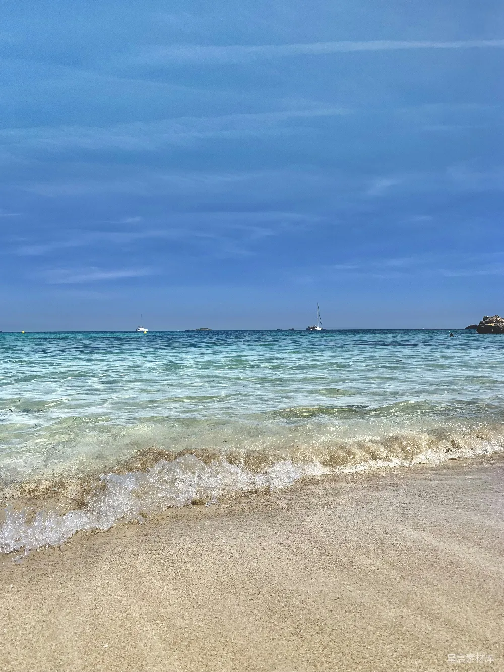 高清摄影 海滩 自然风光 夏季 休闲 风景 海浪轻拍沙滩