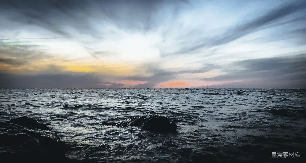 高清摄影 日落 海景 宁静 自然风光 艺术风格 日落海景：宁静与壮丽的结合