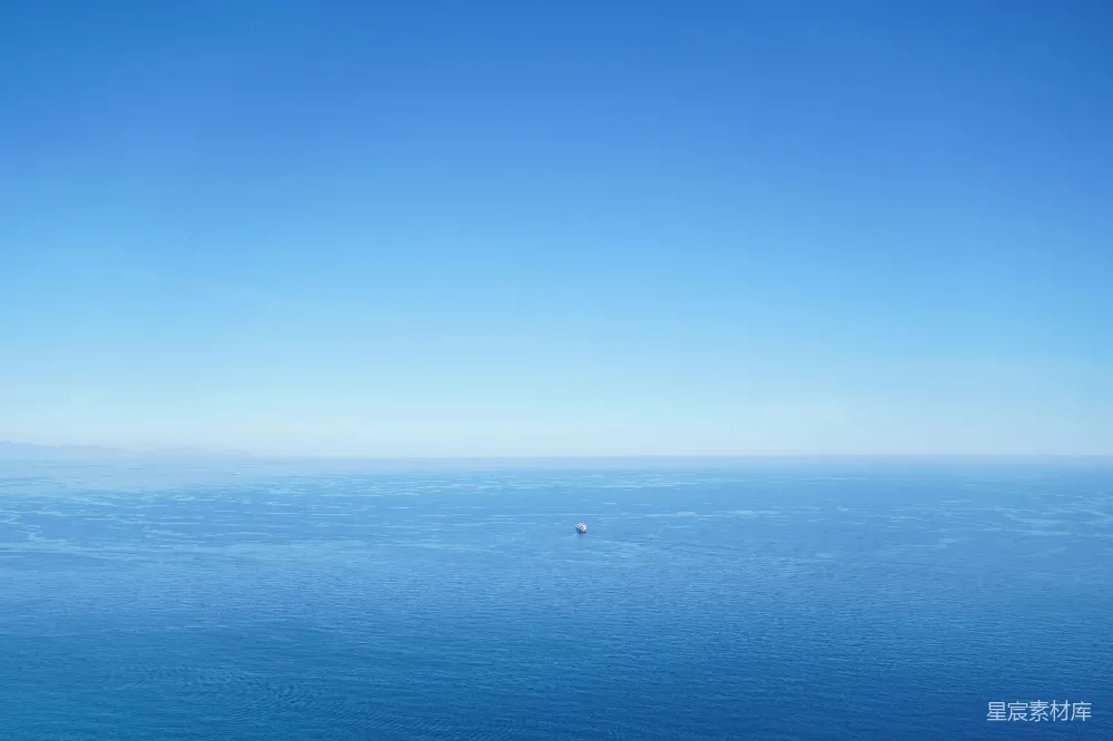高清摄影 海景 宁静 孤独 自然 旅行 大海与孤舟：宁静与辽阔