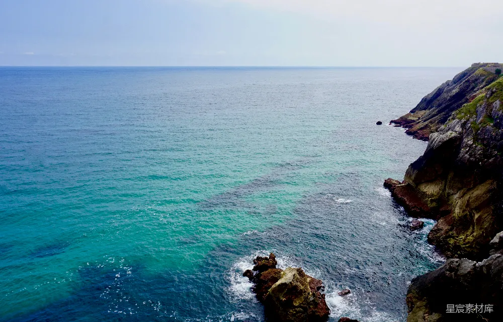 高清摄影 海岸线 蓝色海洋 自然美景 宁静 自然风光 海岸线的宁静与壮丽