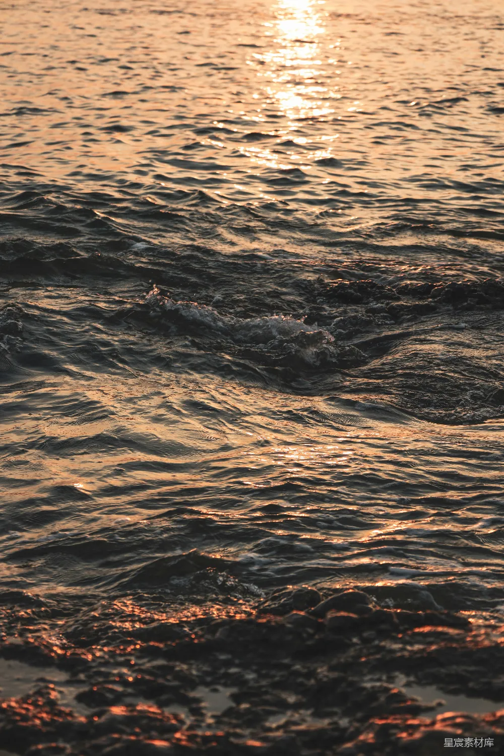 高清摄影 海浪 夕阳 自然 宁静 海洋 夕阳下的海浪