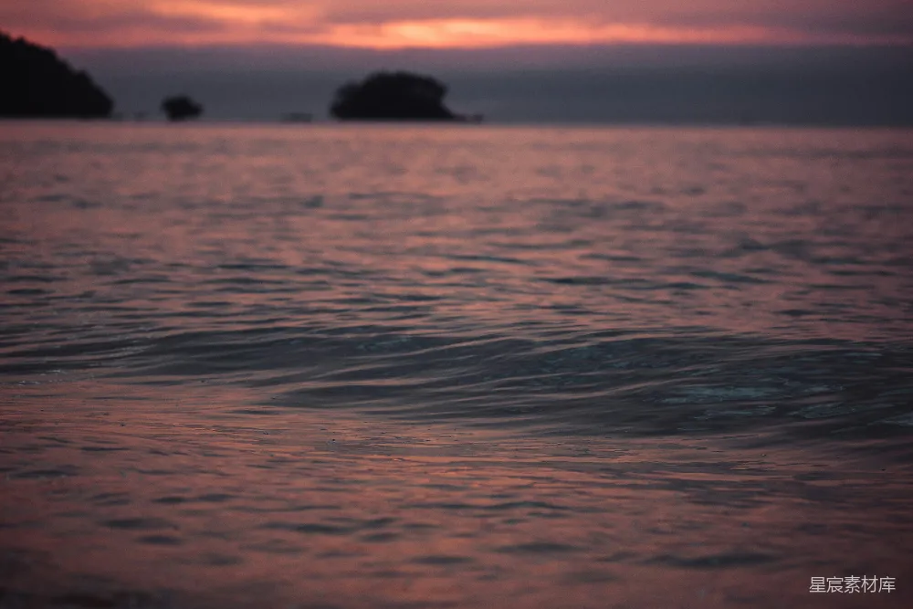 高清摄影 日落 海浪 宁静 自然美景 放松 日落时分的海浪