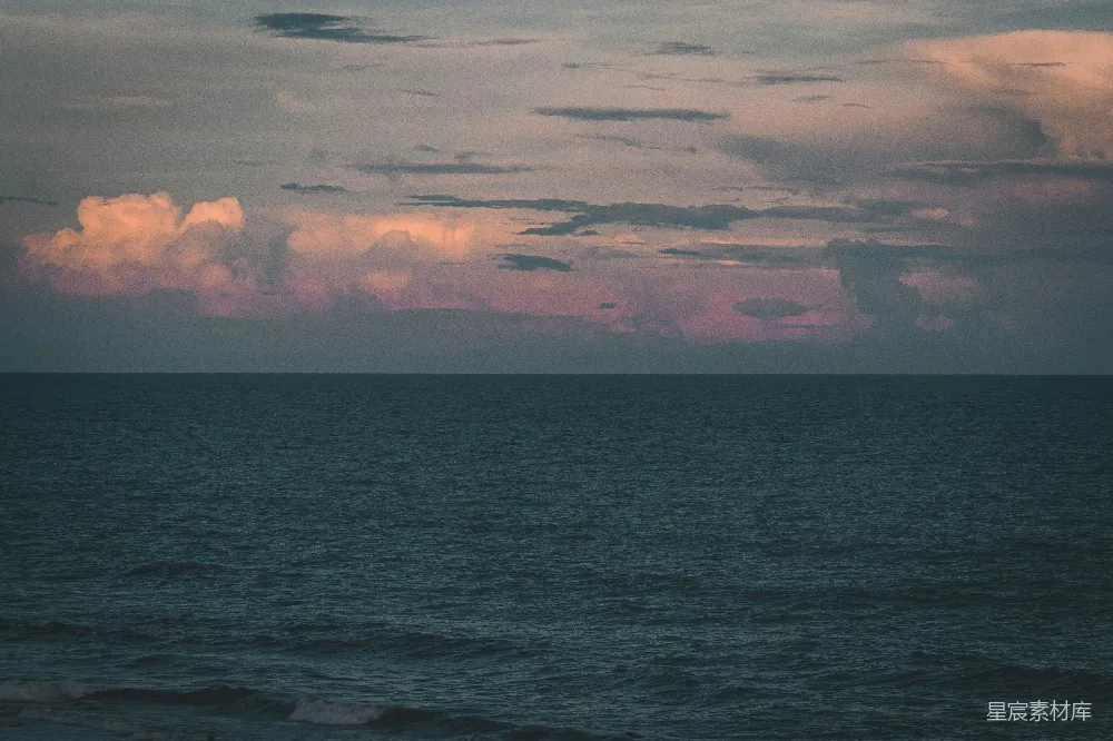 高清摄影 海景 日落 宁静 自然 海滩 夕阳下的海平线