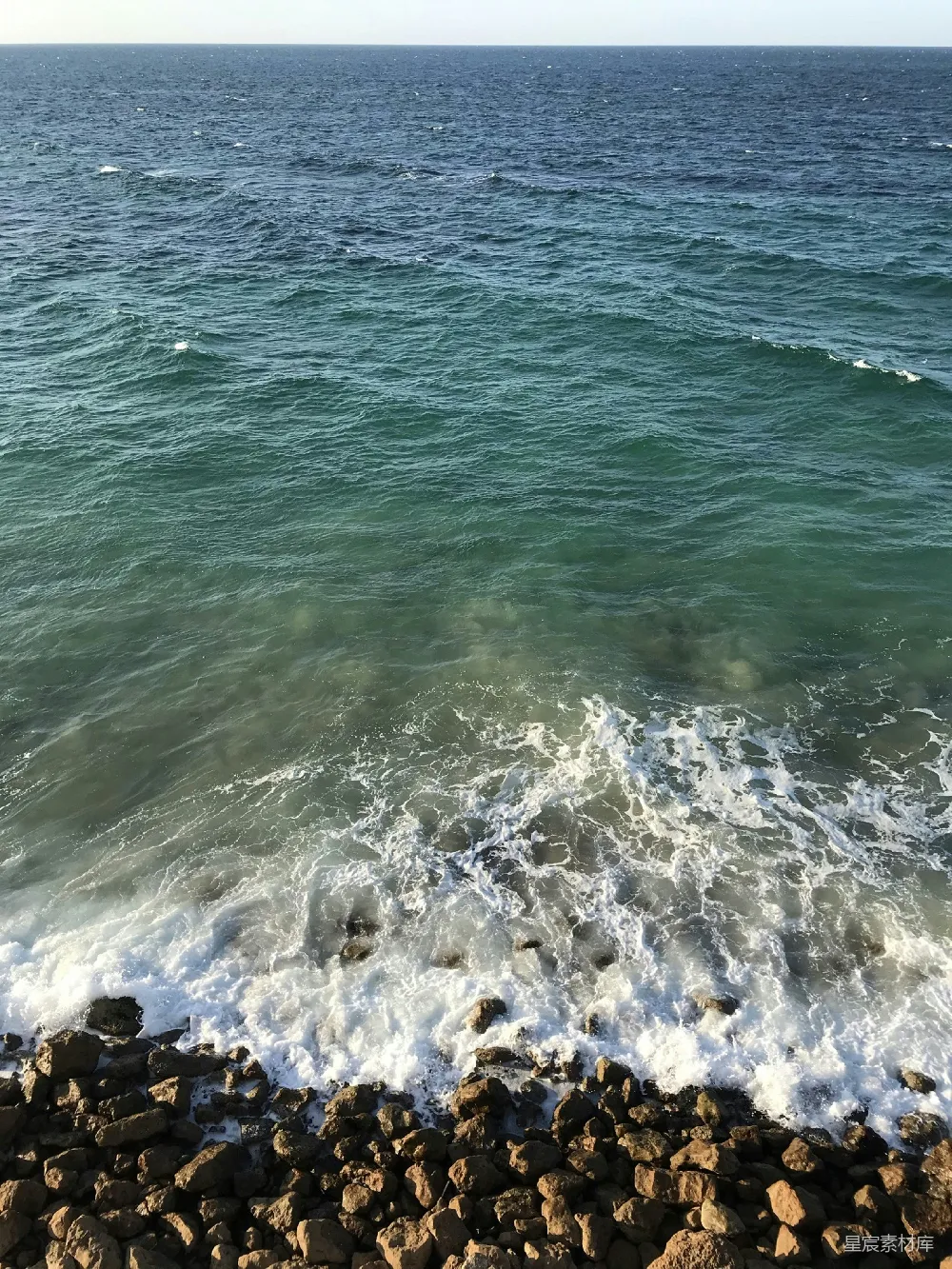 高清摄影 海洋 自然风光 宁静 海岸线 海岸 海浪与礁石