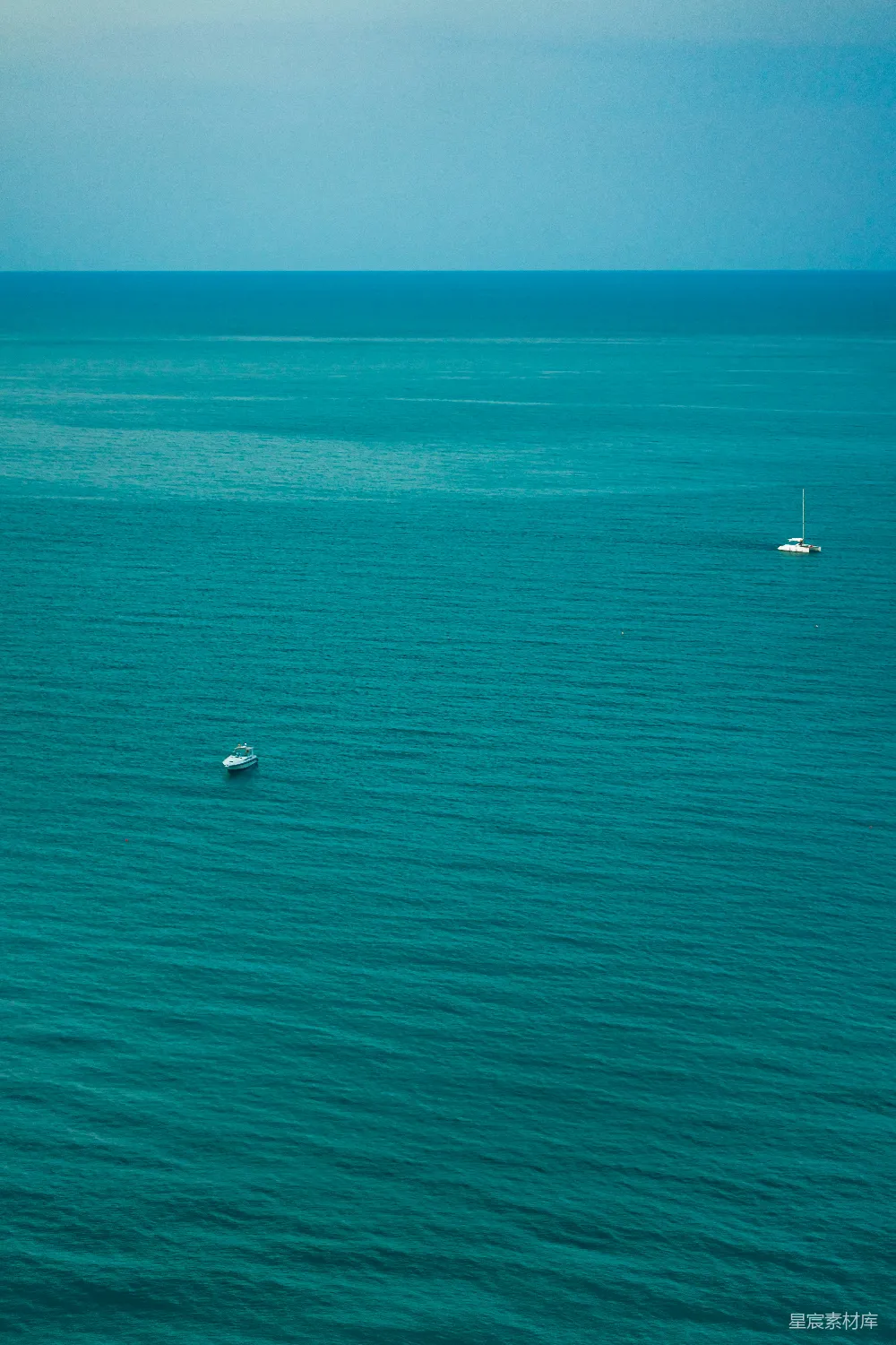 高清摄影 海景 宁静 孤独 帆船 自然 宁静的海面与孤独的帆船