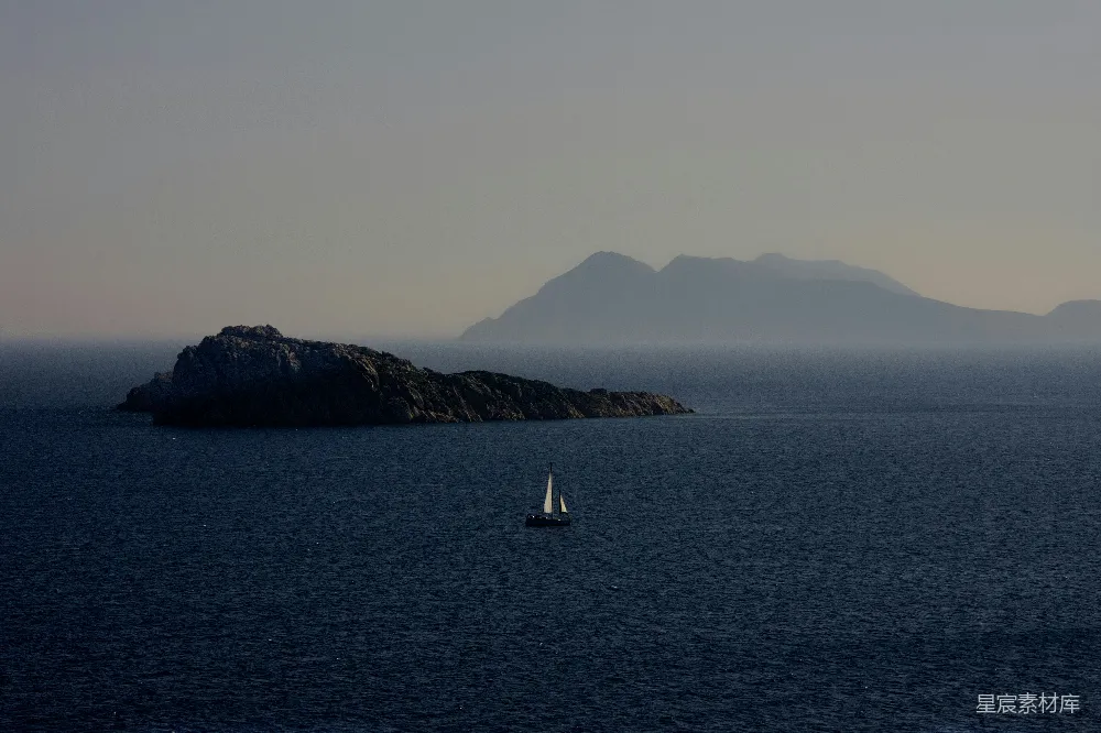 高清摄影 海景 帆船 宁静 自然风光 探险 孤帆独影，静谧海景