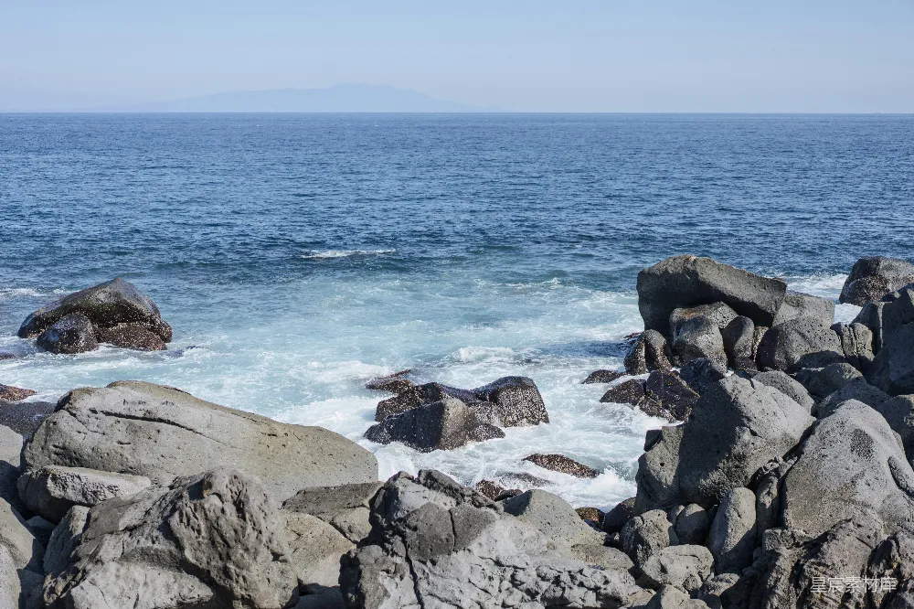 高清摄影 海洋 岩石 海岸线 自然风光 宁静 岩石海岸与波涛