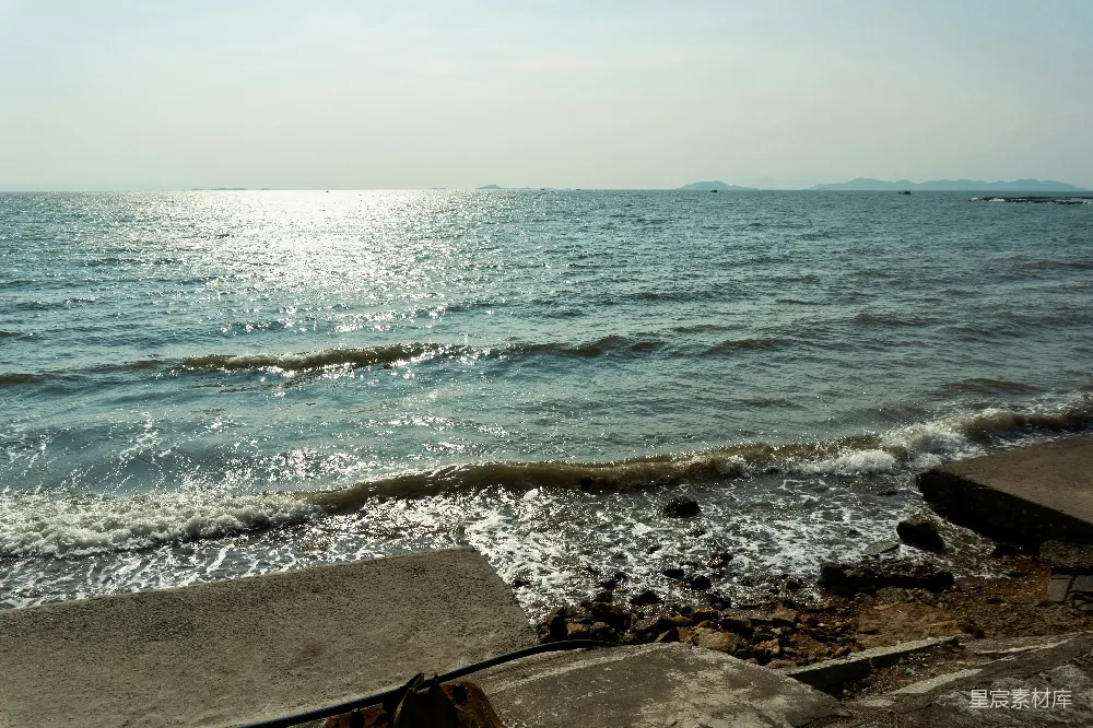 高清摄影 海岸线 日落 自然风光 休闲 宁静 阳光下的海岸线