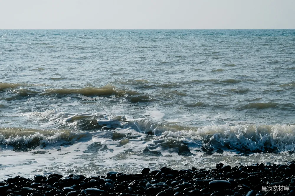 高清摄影 海浪 海滩 自然风光 宁静 海岸线 海岸线上的波浪