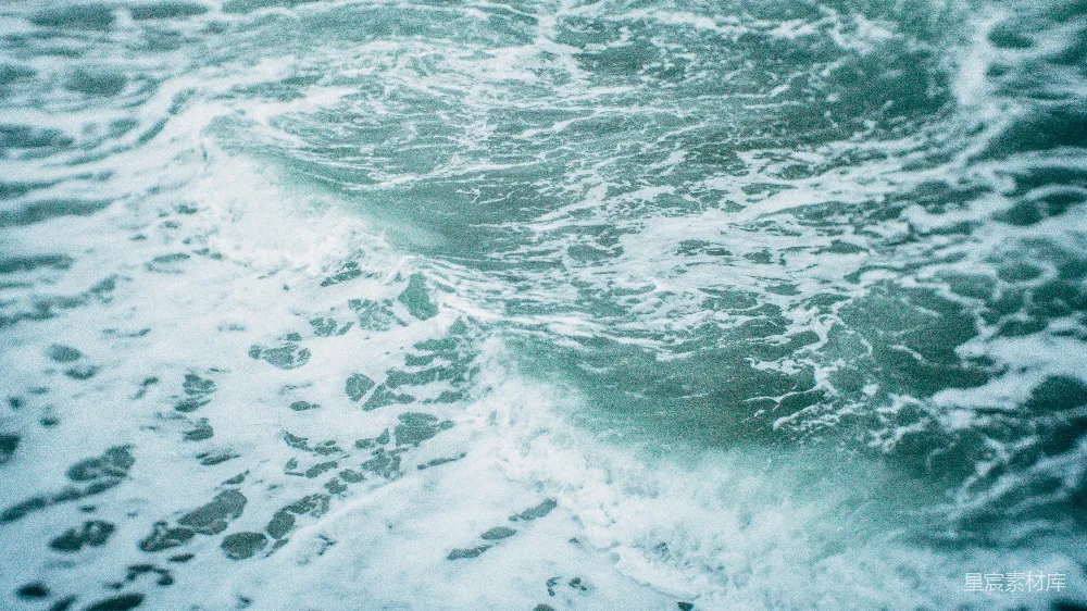 高清摄影 海洋 自然 水 动态 风景 海浪中的泡沫