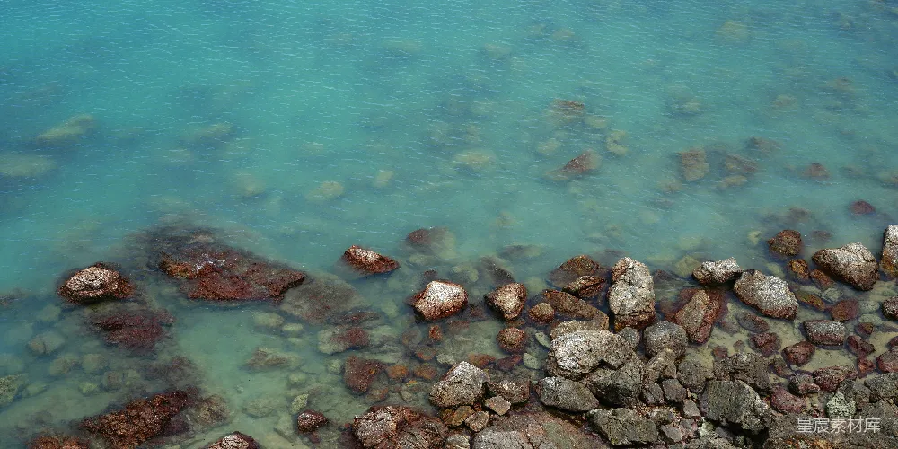 高清摄影 自然风光 海岸线 岩石 清澈 海洋 海边岩石与清澈海水