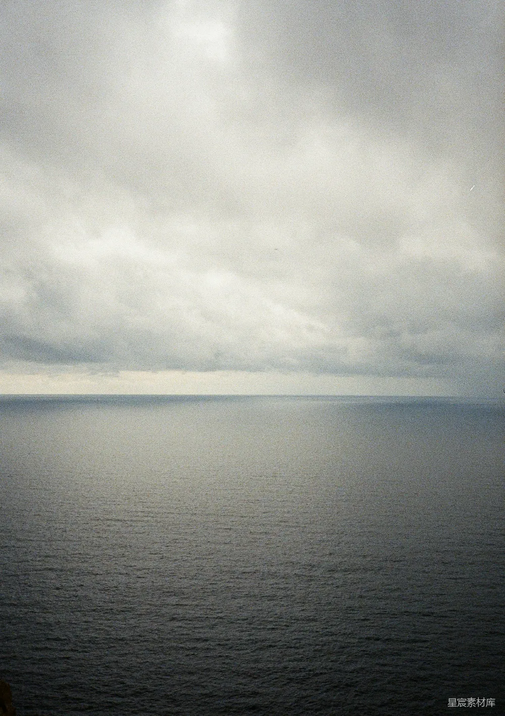 高清摄影 海景 阴天 平静 自然 宁静 阴沉海景