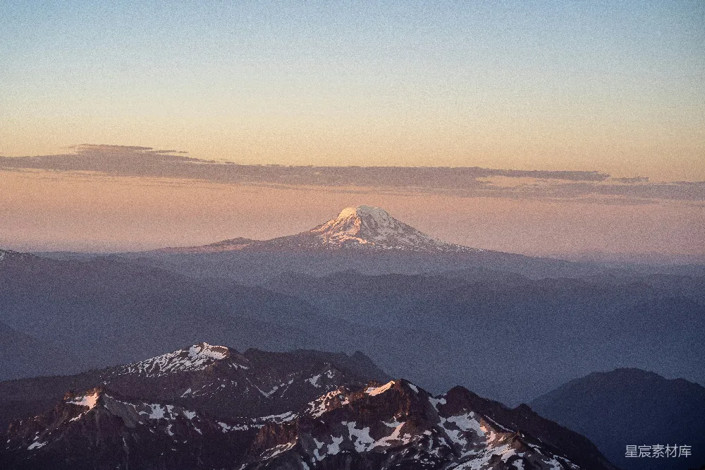 高清摄影 雪山 日落 自然风光 风景摄影 户外 日落时分的雪山远景