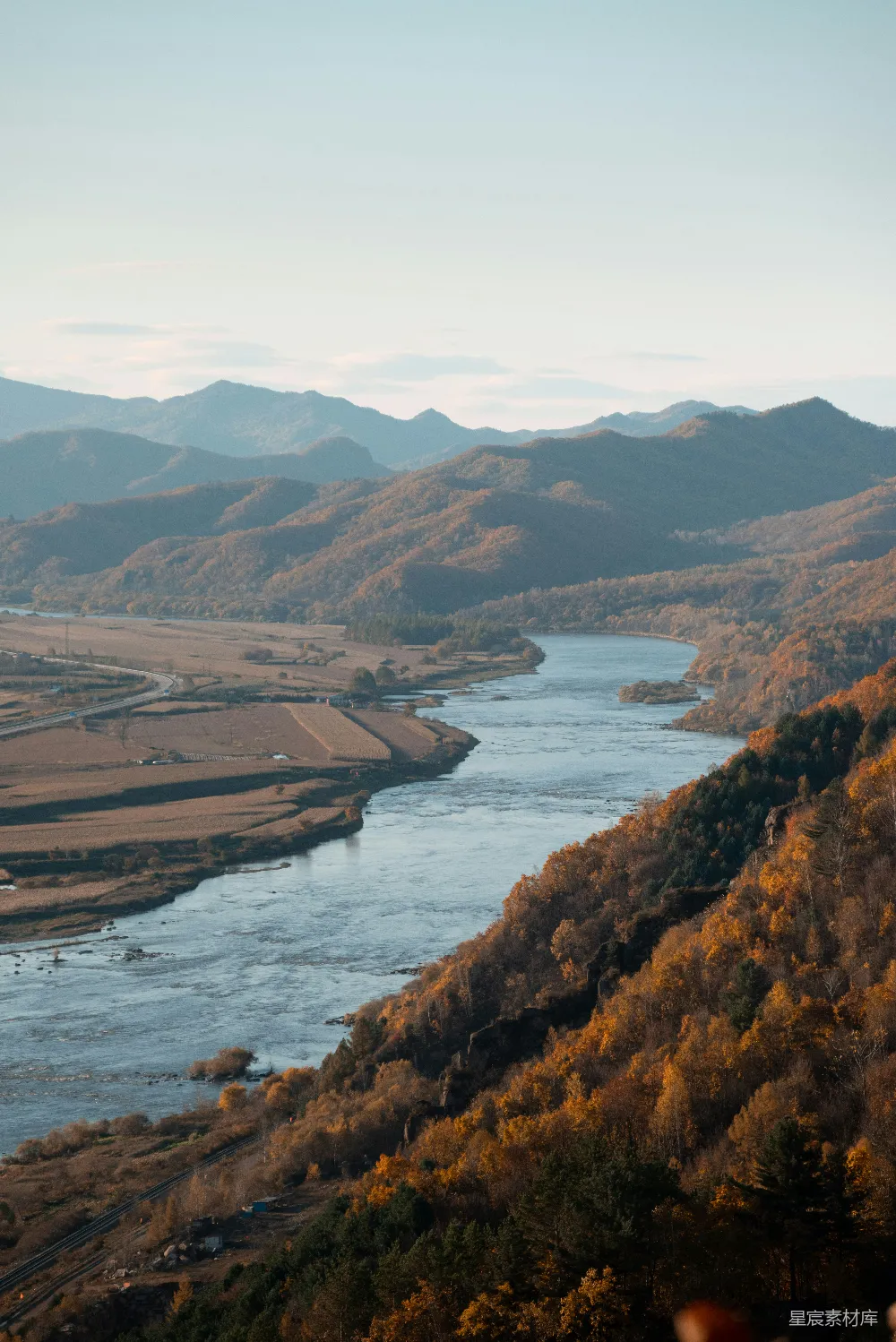 高清摄影 秋天 河流 山脉 风景 自然 秋日山河图