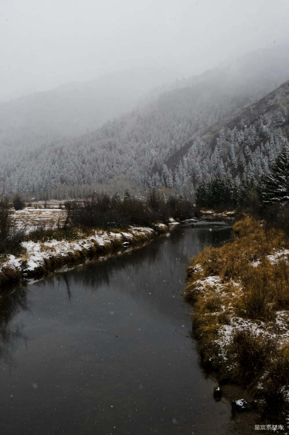 高清摄影 雪景 河流 宁静 自然风光 冬日 冬日雪景中的宁静河流