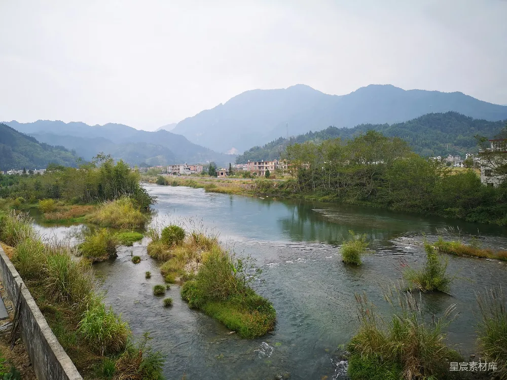 高清摄影 乡村 河流 自然风光 宁静 田园 青山绿水间的宁静乡村
