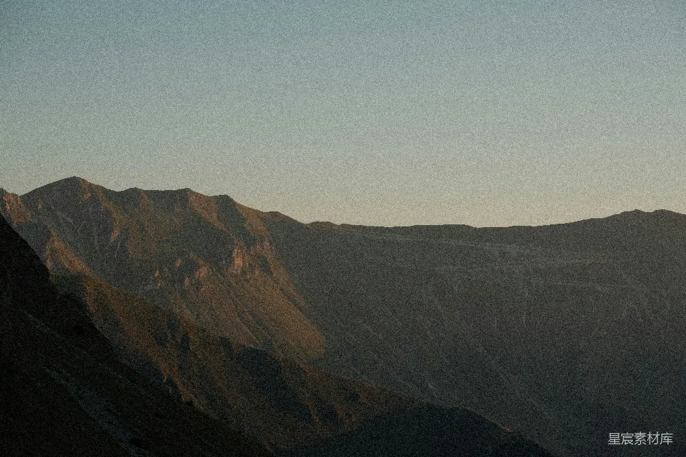 高清摄影 山脉 黄昏 自然 宁静 风景 黄昏中的山脉