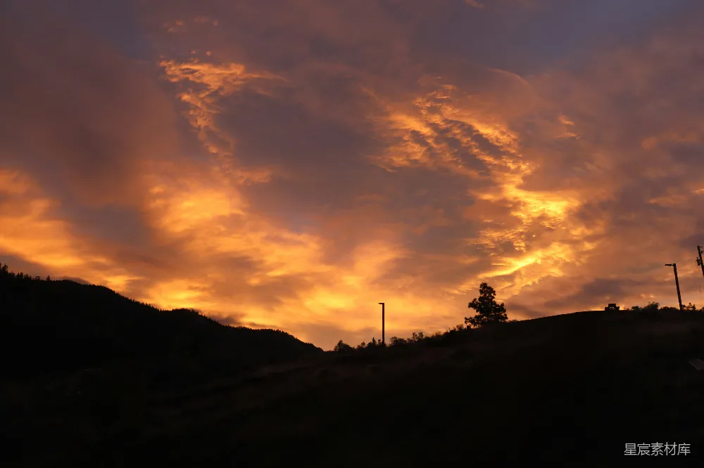 高清摄影 夕阳 山丘 剪影 自然 宁静 夕阳下的山丘剪影