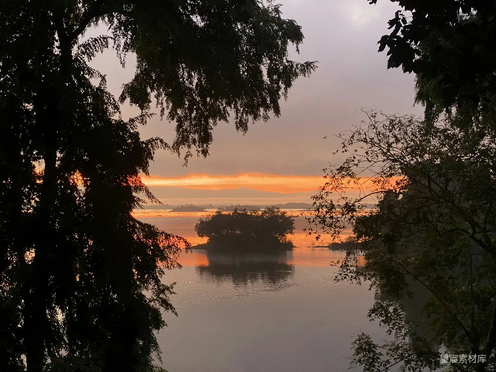 高清摄影 晨景 自然 宁静 湖景 晨光 晨光中的宁静湖景