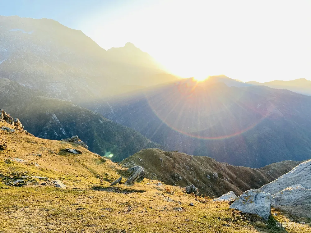 高清摄影 山脉 日出 自然风光 风景 户外 日出下的山脉