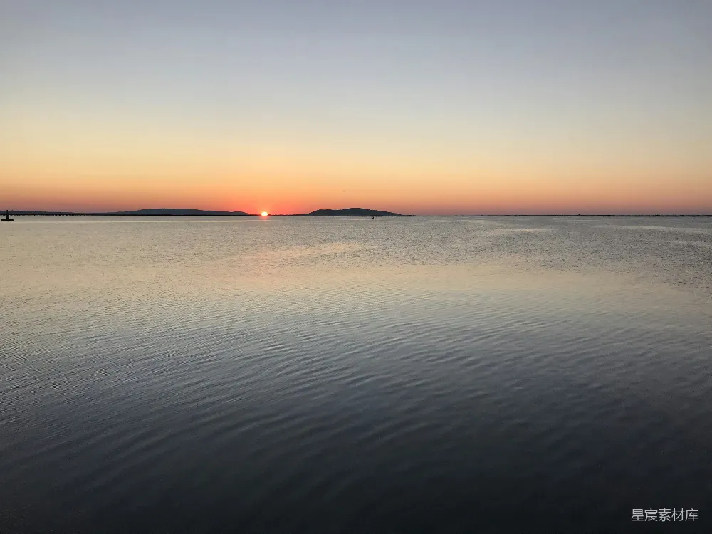 高清摄影 日落 平静 湖面 自然美景 宁静 夕阳下的平静湖面