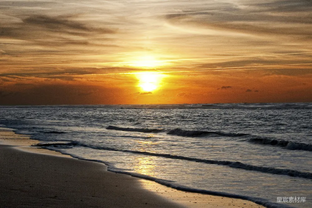 高清摄影 海滩 日落 宁静 自然美景 黄昏 夕阳下的海滩