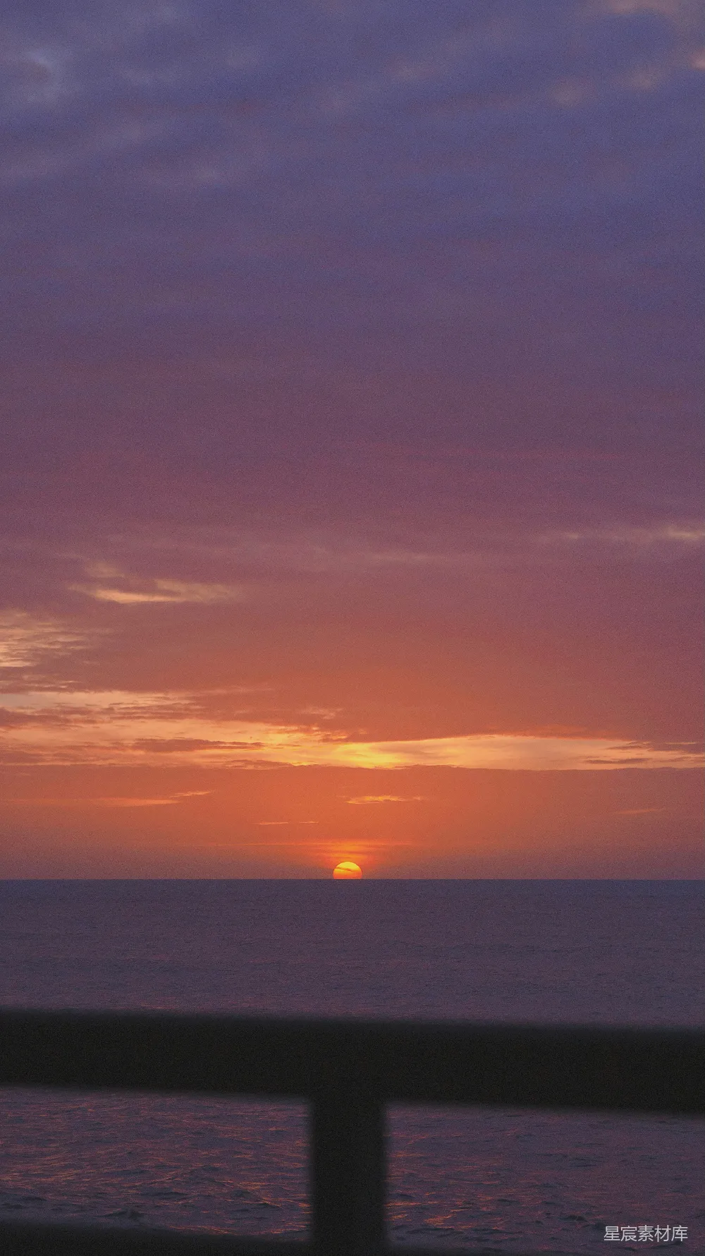高清摄影 日落 海景 紫色天空 平静 自然 海平线上的日落