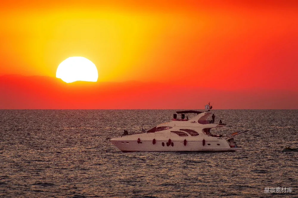 高清摄影 夕阳 游艇 奢华 休闲 自然 夕阳下的豪华游艇