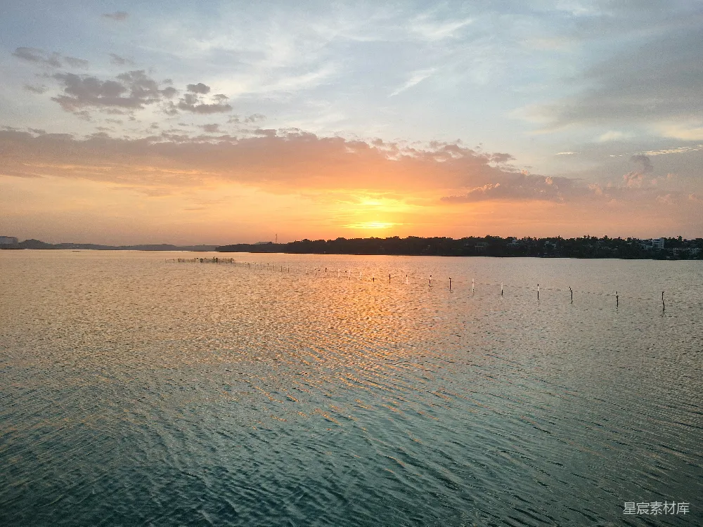 高清摄影 夕阳 湖面 宁静 自然风光 日落 夕阳下的宁静湖面