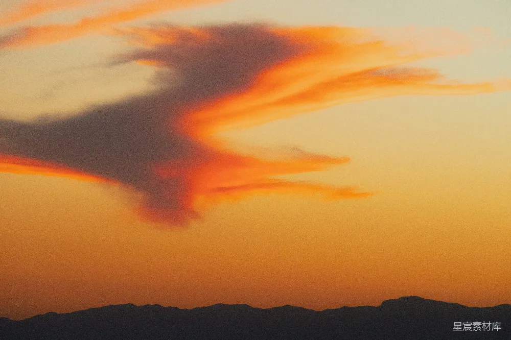 高清摄影 日落 天空 自然 风景 宁静 夕阳西下，云彩如火