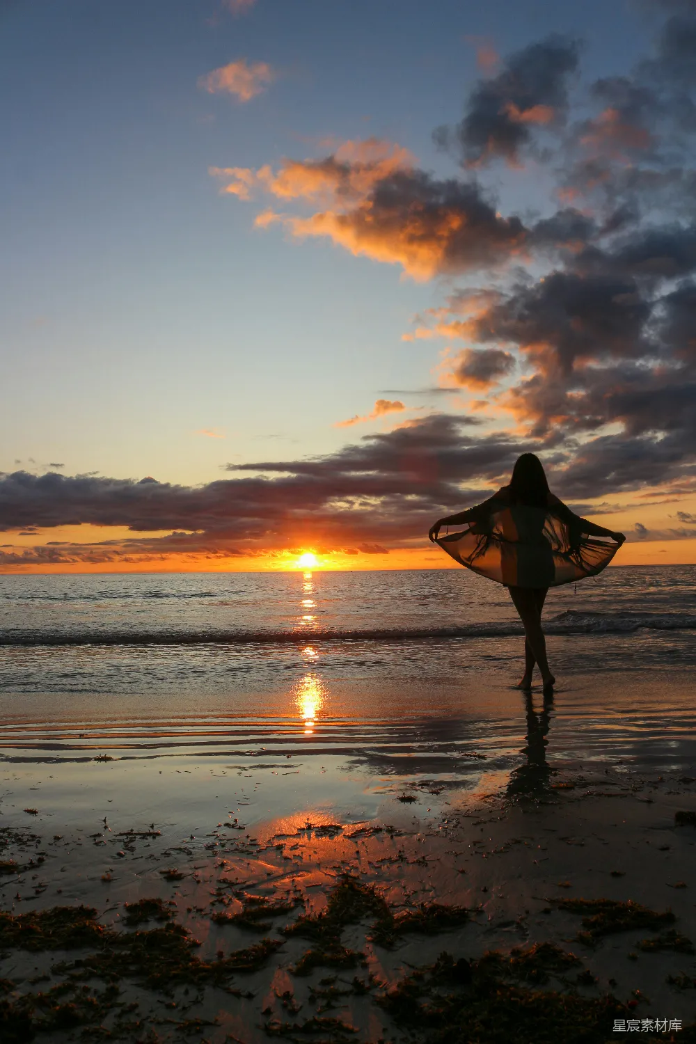 高清摄影 日落 海滩 自然 宁静 人物 海边的夕阳