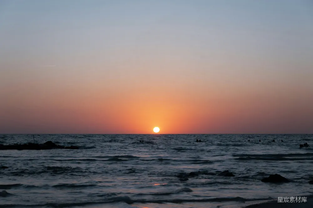 高清摄影 夕阳 海滩 宁静 自然 风景 夕阳下的宁静海滩