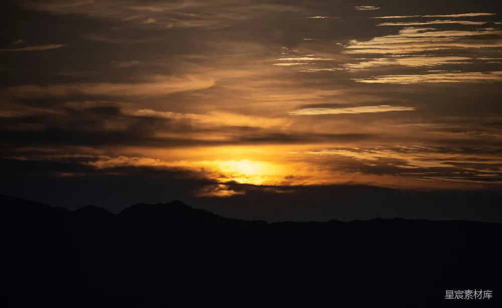 高清摄影 自然 日落 宁静 云海 风景 夕阳西下，云海中的宁静