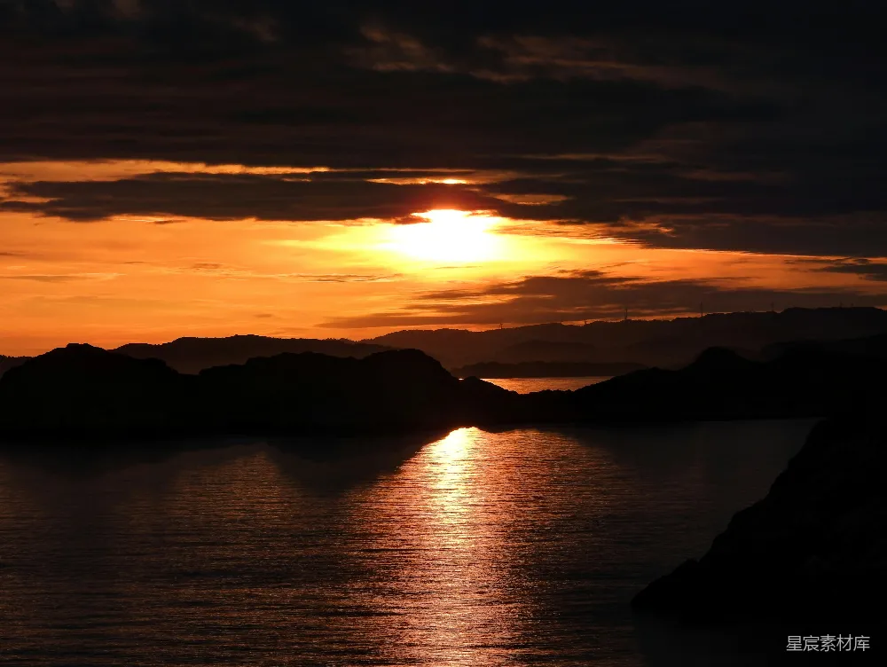 高清摄影 日落 海岸 宁静 自然美景 黄昏 日落下的宁静海岸