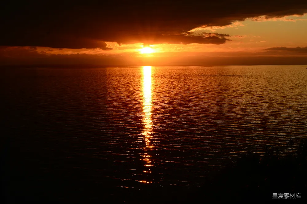 高清摄影 夕阳 海景 自然风光 金色 宁静 夕阳海景，金色的反射