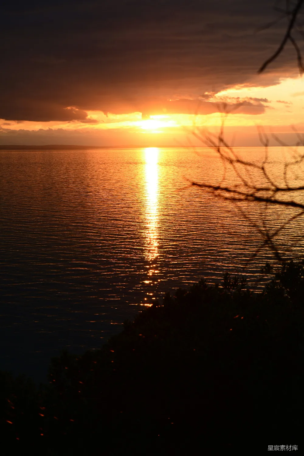 高清摄影 夕阳 海景 宁静 自然风光 日落 夕阳下的宁静海景