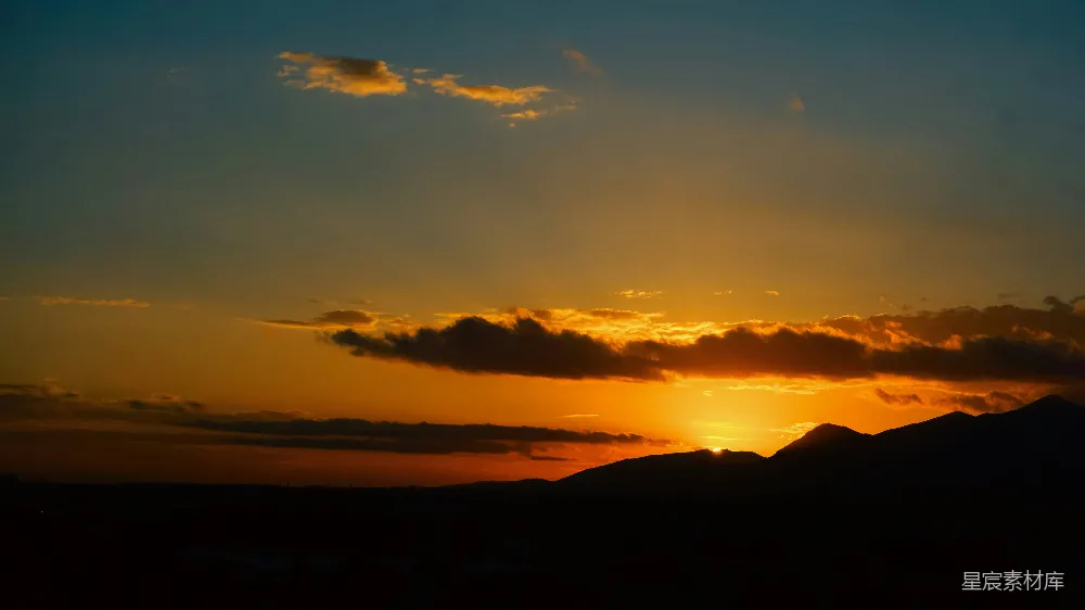 高清摄影 日落 山脉 自然风光 宁静 风景 夕阳下的山峦