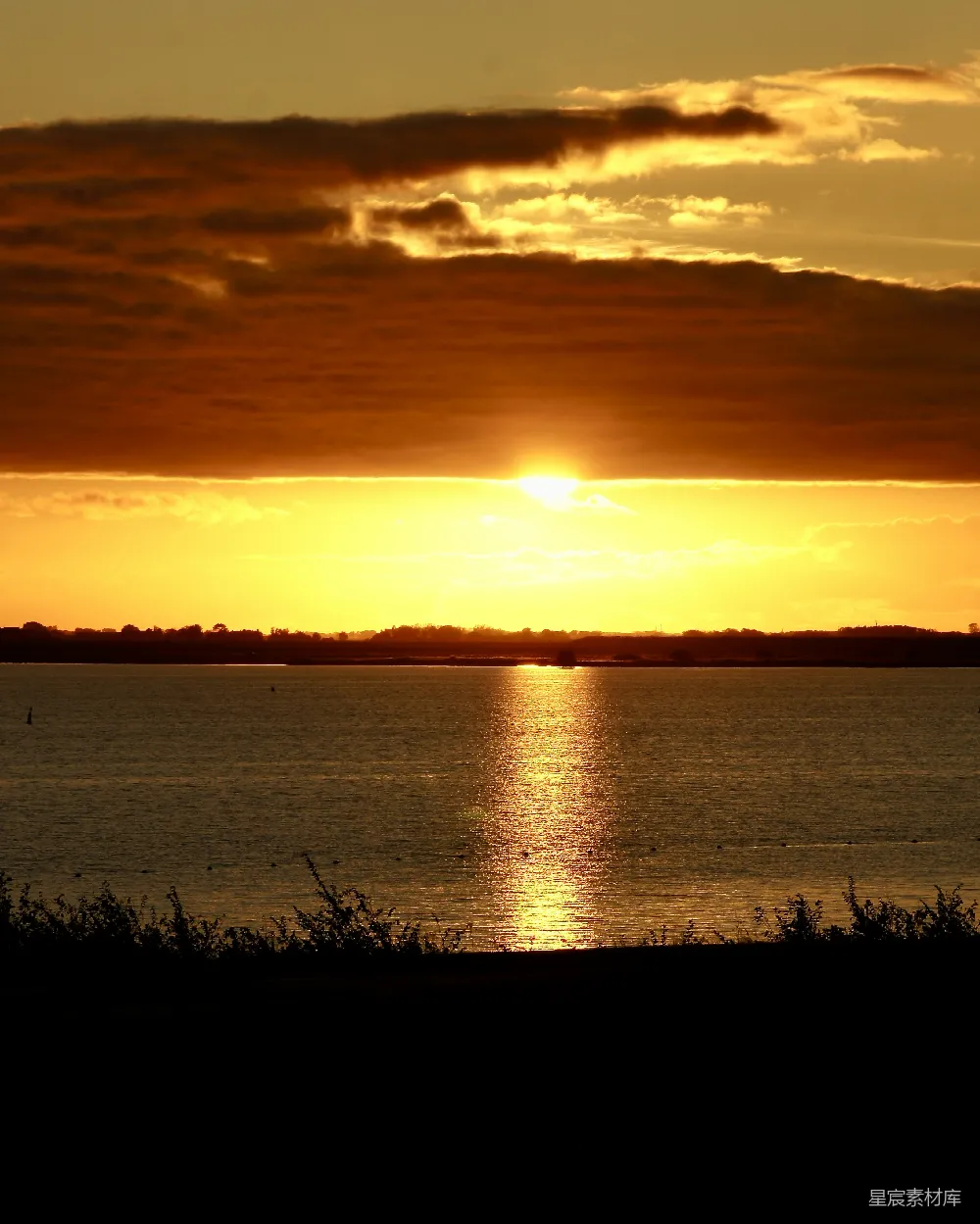 高清摄影 日落 自然风光 宁静 湖景 夕阳 夕阳下的宁静湖面
