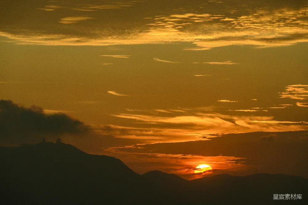 高清摄影 日落 自然风光 宁静 山脉 黄昏 夕阳余晖映山峦