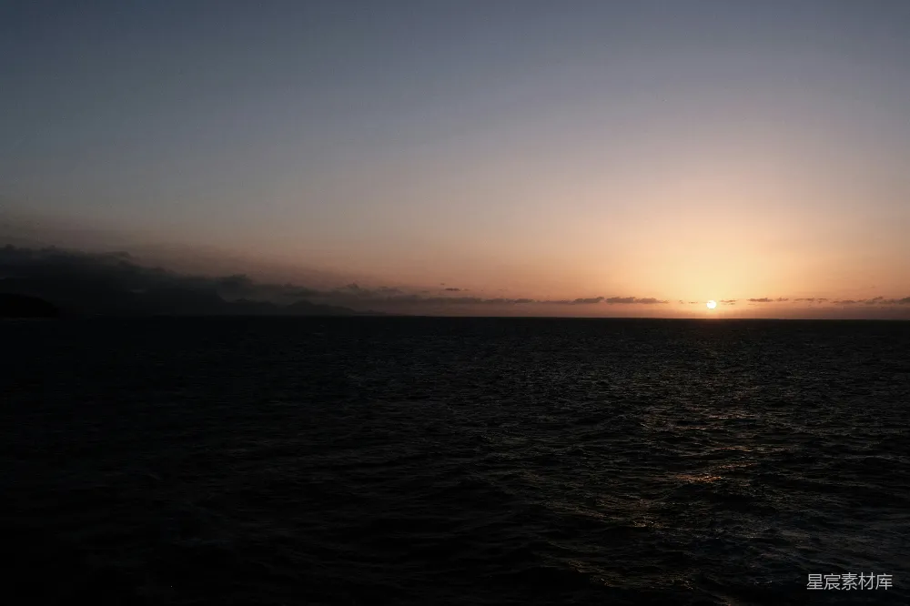 高清摄影 日落 大海 宁静 自然风光 黄昏 夕阳下的宁静海洋