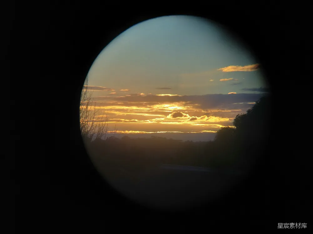 高清摄影 夕阳 圆形孔洞 自然景色 宁静 户外 透过圆形孔洞的夕阳景色