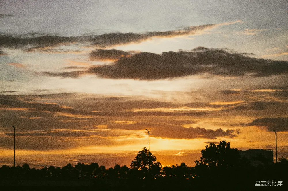 高清摄影 夕阳 云彩 自然 宁静 风景 黄昏的天空