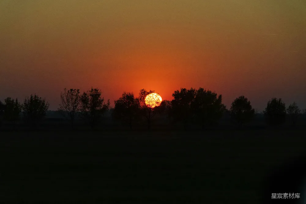 高清摄影 夕阳 田野 自然 宁静 日落 夕阳西下，田野静谧