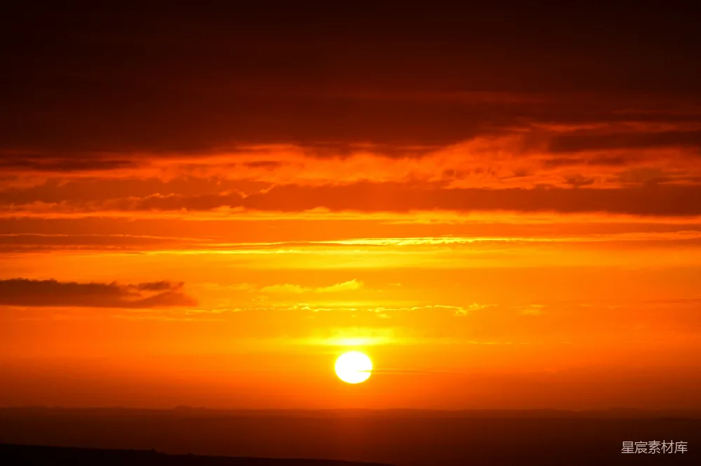 高清摄影 夕阳 日落 自然风光 宁静 美丽 夕阳西下，温暖的天空