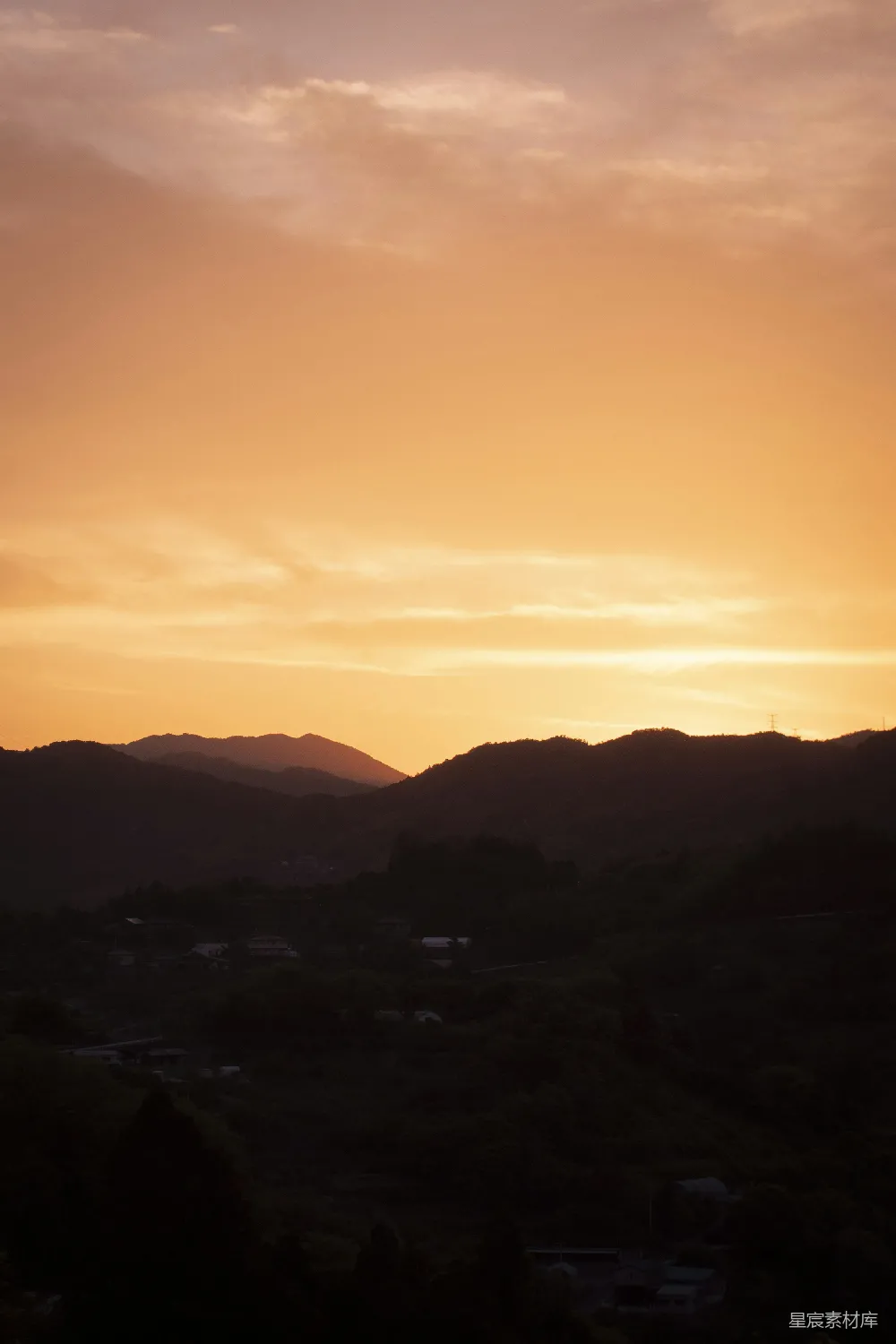 高清摄影 自然风光 日落 山峦 宁静 乡村 山间落日
