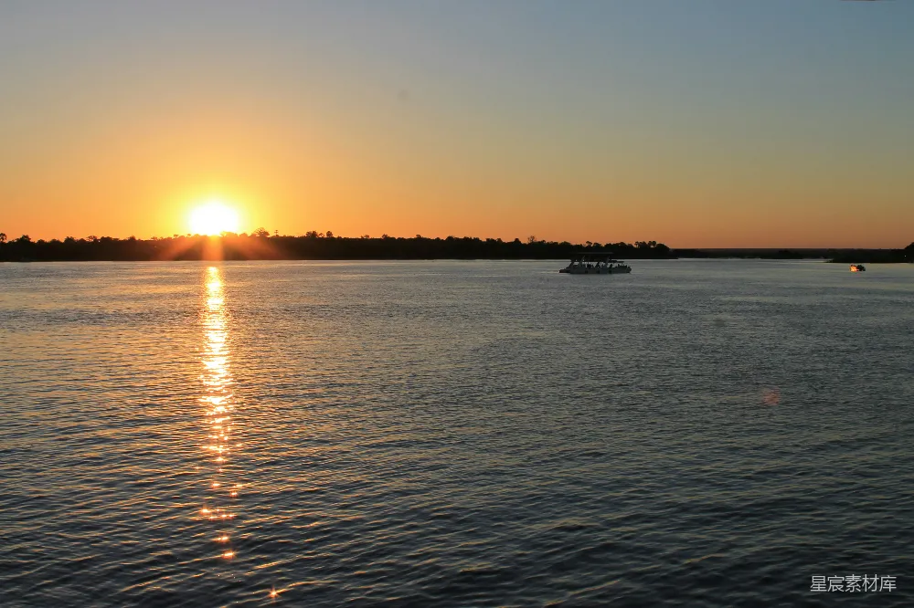 高清摄影 夕阳 河流 宁静 自然美景 休闲时光 夕阳下的宁静河流