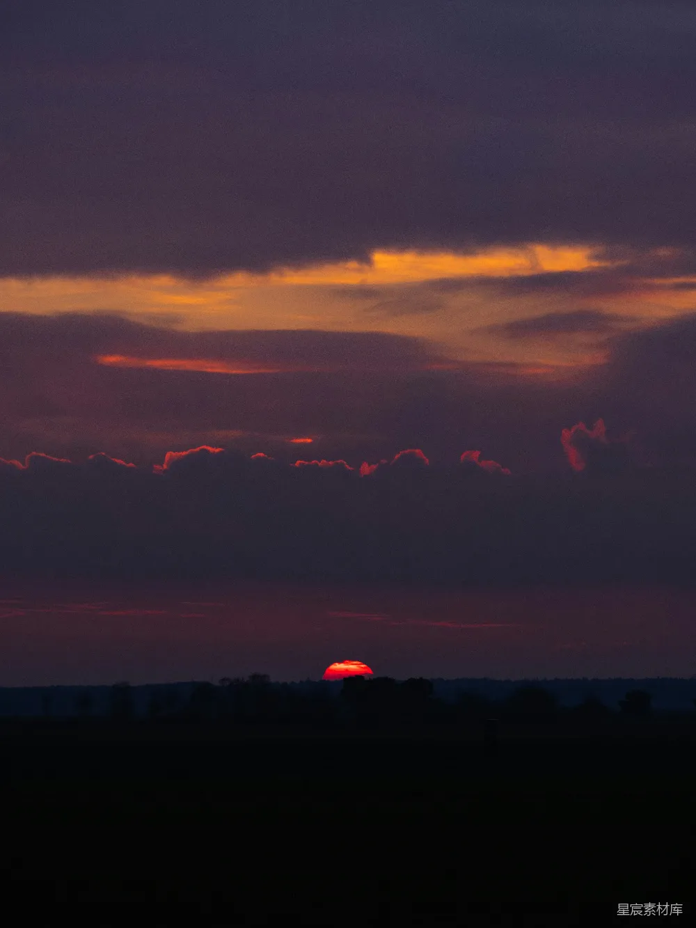 高清摄影 夕阳 田野 宁静 自然 风景 夕阳下的宁静田野